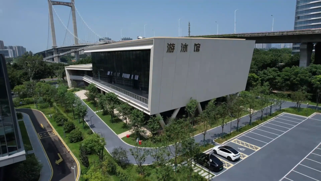 <b>福州人快收藏！市重點打造的鰲峰洲體育公園游泳館，今夏避暑就靠它了！</b>
